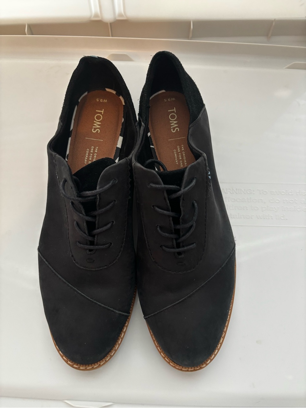 TOMS Black Lace-Up Oxford Sneakers. New Without Box